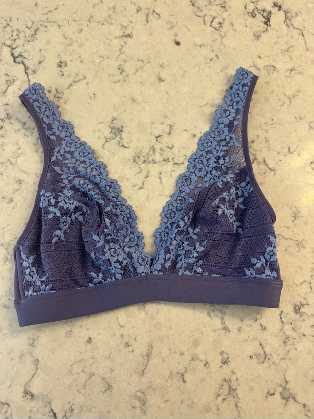 Wacoal Women’s Lace Overlay/ Trim. Wireless Bralette. Size 34 Like new